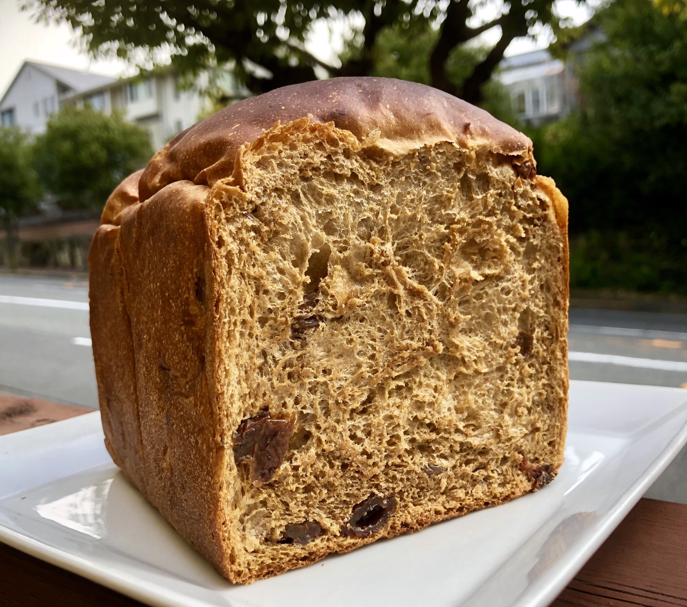 驚異的に美味しくて身体にいい‼️『黒糖レーズン食パン』 | パンの店